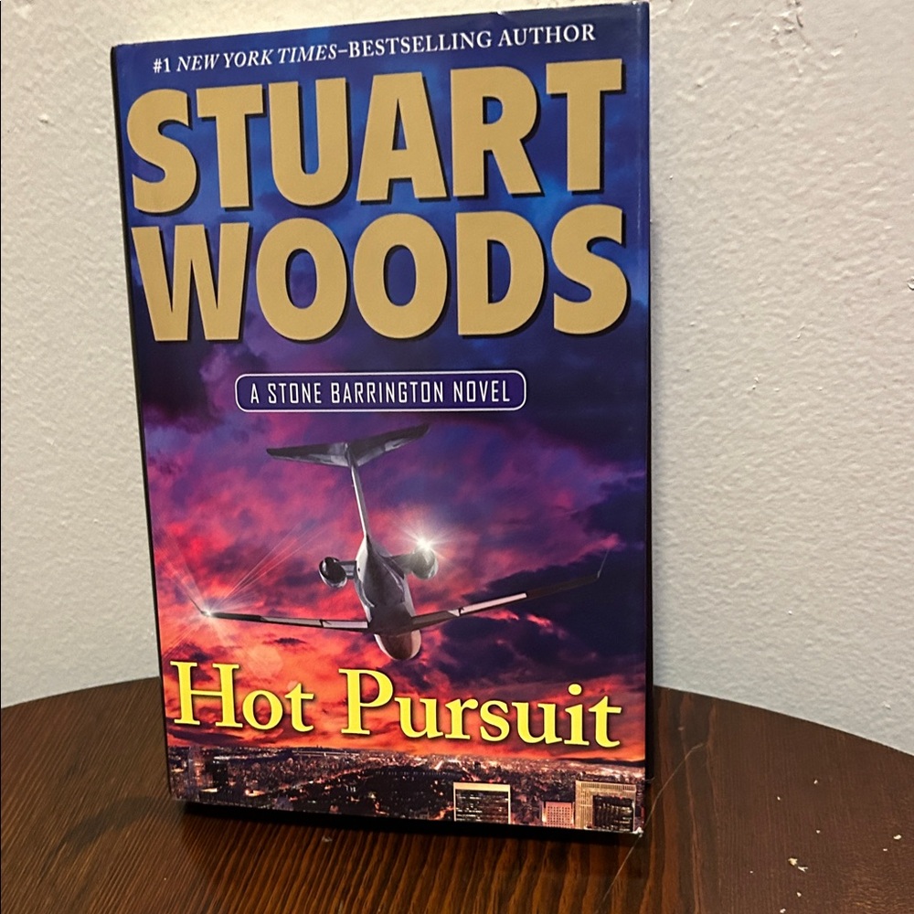Hot Pursuit by Stuart Woods Hardcover